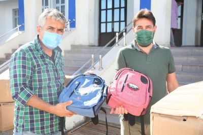 Keçiören Belediyesi öğrencilere çanta ve kırtasiye malzemesi hediye etti