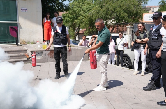 Keçiören Belediyesi personeline `Afet Farkındalık Ve Yangınla Mücadele Eğitimi`