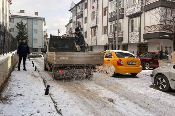 Keçiören Belediyesi’nden 7/24 karla mücadele mesaisi