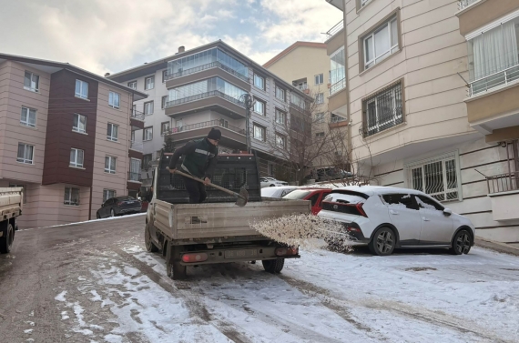 Keçiören Belediyesi’nden 7/24 karla mücadele mesaisi