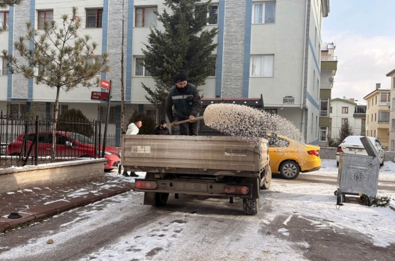 Keçiören Belediyesi’nden 7/24 karla mücadele mesaisi