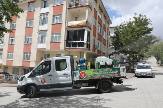 Keçiören Belediyesi’nden çevre ilaçlama seferberliği