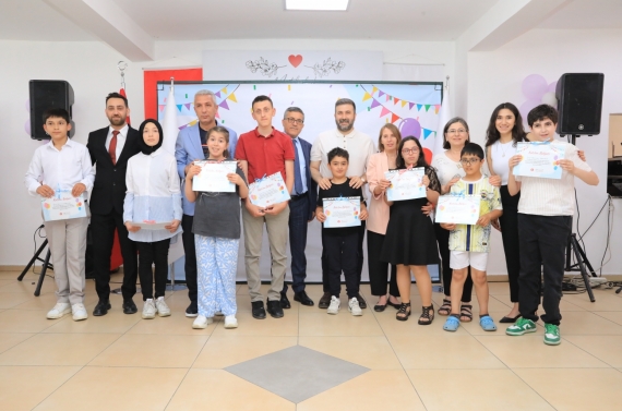 Keçiören Belediyesi’nden engelli çocuklara karne hediyesi