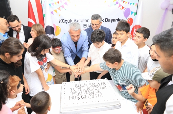 Keçiören Belediyesi’nden engelli çocuklara karne hediyesi