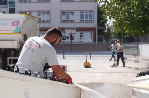 Keçiören Belediyesi’nden okullarda temizlik seferberliği