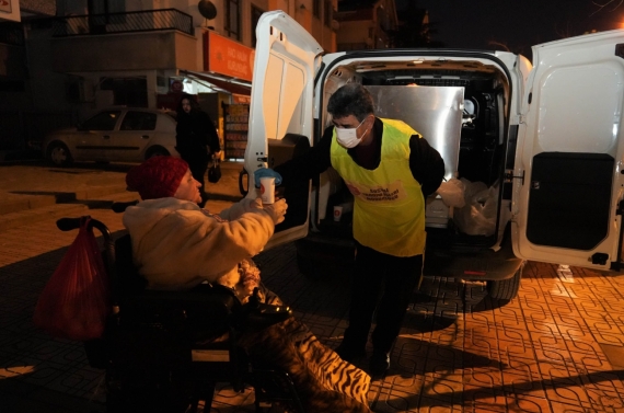 Keçiören Belediyesi’nden sıcak çorba ikramı