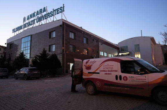 Keçiören Belediyesi’nden sıcak çorba ikramı