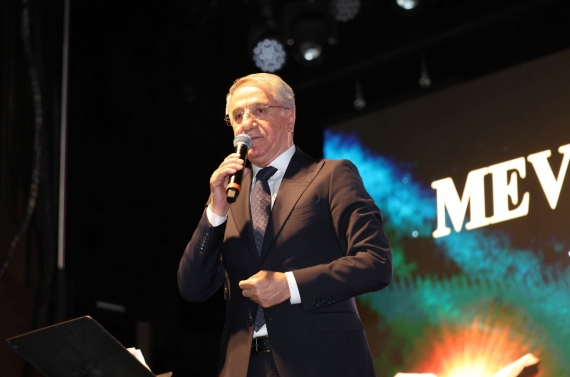 Keçiören Belediyesi’nin Mevlid Kandili programında kent meydanı dolup taştı