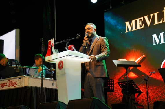 Keçiören Belediyesi’nin Mevlid Kandili programında kent meydanı dolup taştı