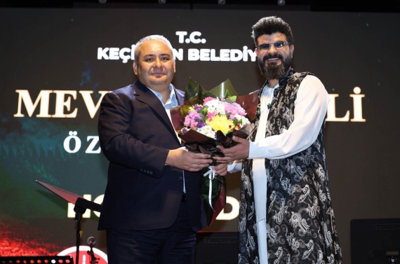 Keçiören Belediyesi’nin Mevlid Kandili programında kent meydanı dolup taştı