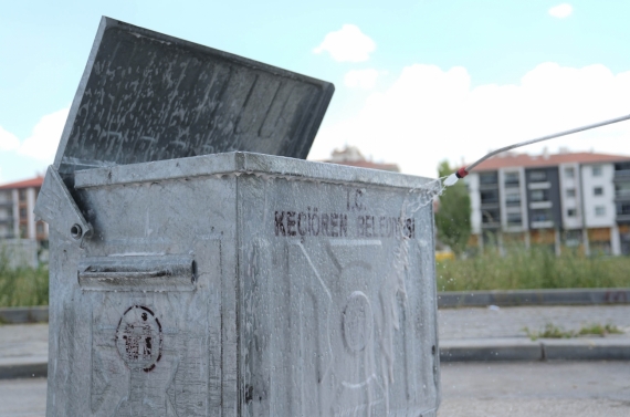 Keçiören`de çöp konteynerleri tek tek yıkanıyor