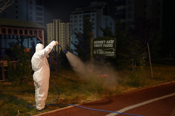 Keçiören`de gece gündüz kesintisiz ilaçlama çalışması