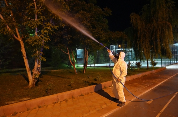 Keçiören`de gece gündüz kesintisiz ilaçlama çalışması