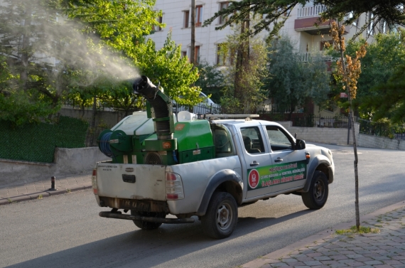 Keçiören`de gece gündüz kesintisiz ilaçlama çalışması