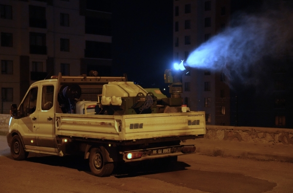 Keçiören`de gece gündüz kesintisiz ilaçlama çalışması