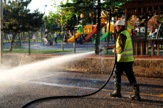 Keçiören`de kurban kesim alanları temizlendi