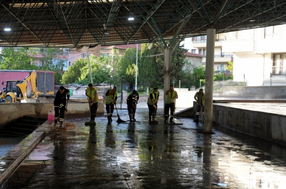 Keçiören`de kurban kesim alanları temizlendi