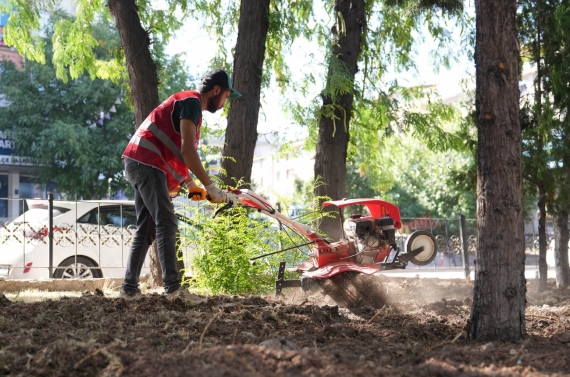 Keçiören`de park ve bahçelere estetik dokunuş
