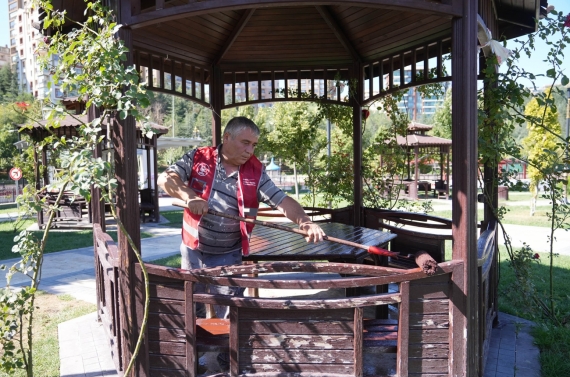 Keçiören`de park ve bahçelere estetik dokunuş