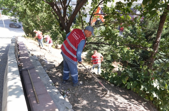 Keçiören`de park ve bahçelere estetik dokunuş
