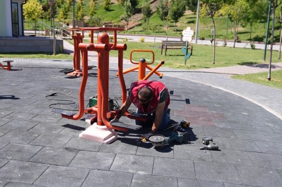 Keçiören`de park ve bahçelere estetik dokunuş
