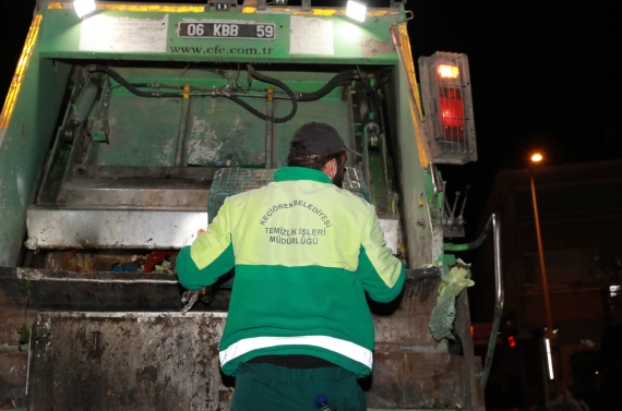 Keçiören`de pazarların ardından hijyen seferberliği