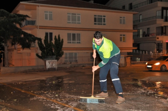 Keçiören`de pazarların ardından hijyen seferberliği