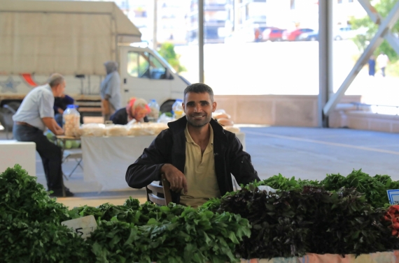 Keçiören`de üretici ve tüketicinin yüzünü güldüren pazarlar büyük ilgi görüyor