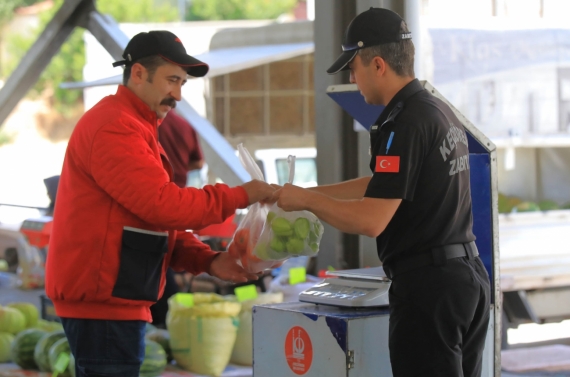 Keçiören`de üretici ve tüketicinin yüzünü güldüren pazarlar büyük ilgi görüyor