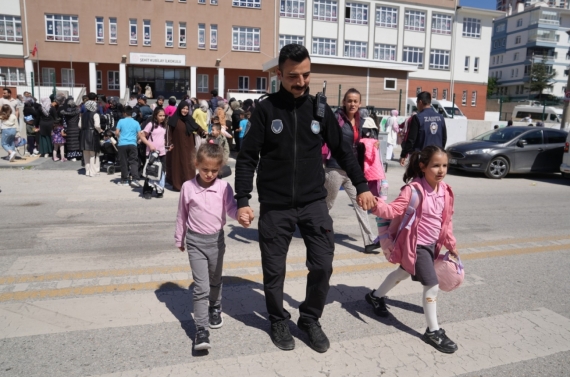 Keçiören zabıtasından öğrenci güvenliği için yoğun mesai