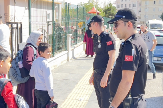Keçiören Zabıtasından okul önlerinde güvenli ulaşım seferberliği