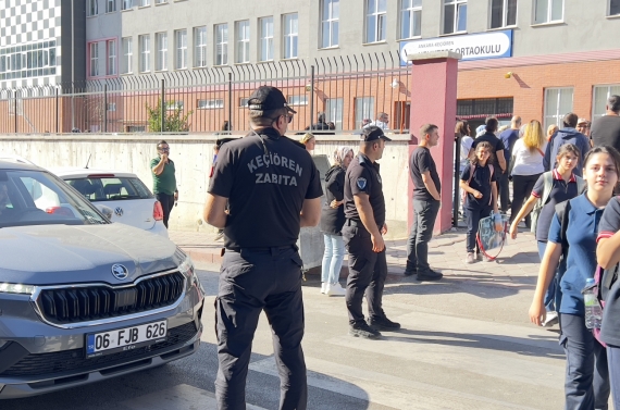 Keçiören Zabıtasından okul önlerinde güvenli ulaşım seferberliği