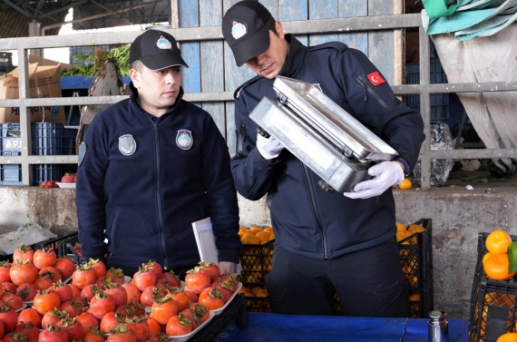 Keçiören zabıtasından semt pazarlarında tartı ve terazi denetimi