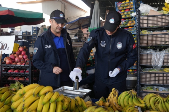 Keçiören zabıtasından semt pazarlarında tartı ve terazi denetimi