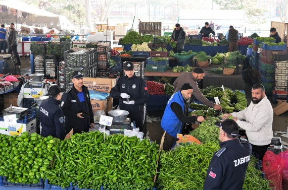 Keçiören zabıtasından semt pazarlarında tartı ve terazi denetimi