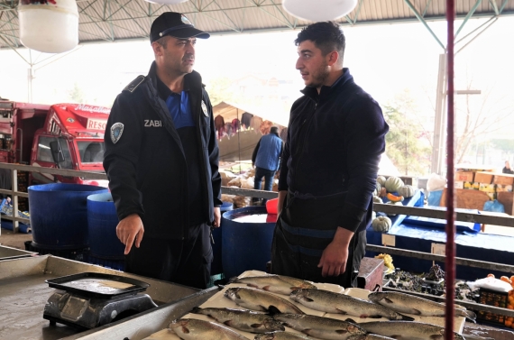 Keçiören zabıtasından semt pazarlarında tartı ve terazi denetimi