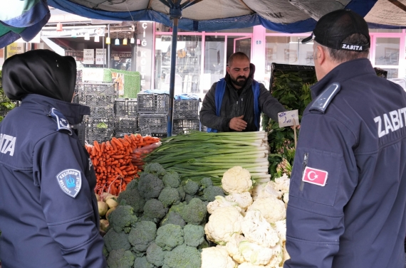 Keçiören zabıtasından semt pazarlarında tartı ve terazi denetimi
