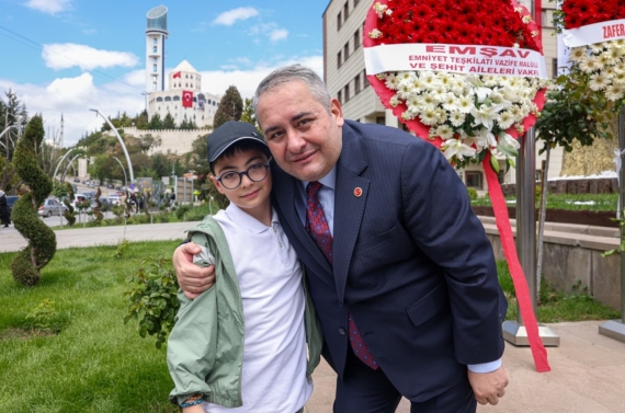 Keçiören’de 19 Mayıs kutlamaları çelenk sunma töreni ile başladı