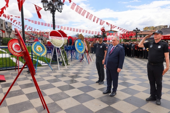 Keçiören’de 19 Mayıs kutlamaları çelenk sunma töreni ile başladı