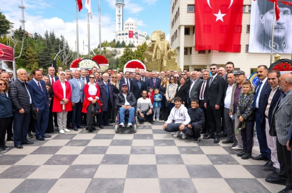 Keçiören’de 19 Mayıs kutlamaları çelenk sunma töreni ile başladı