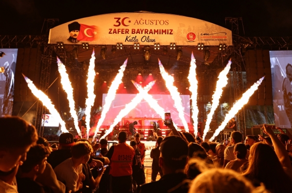Keçiören’de 30 Ağustos coşkusu meydanlara sığmadı