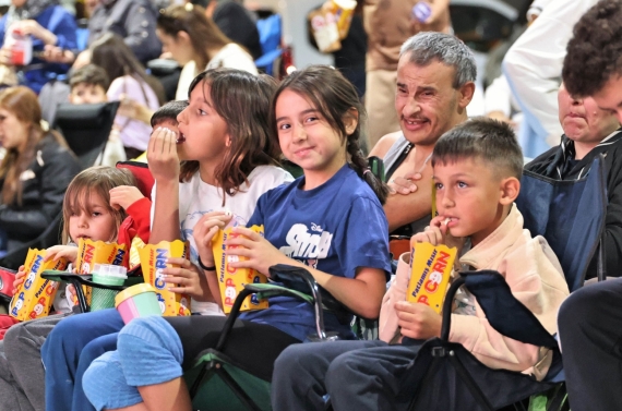 Keçiören’de açık hava sinema günleri’nde “Bizim Aile” keyfi