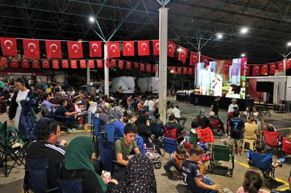 Keçiören’de açık hava sinema günleri’nde “Bizim Aile” keyfi