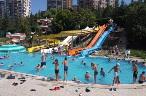 Keçiören’de aquaparklar dolup taşıyor