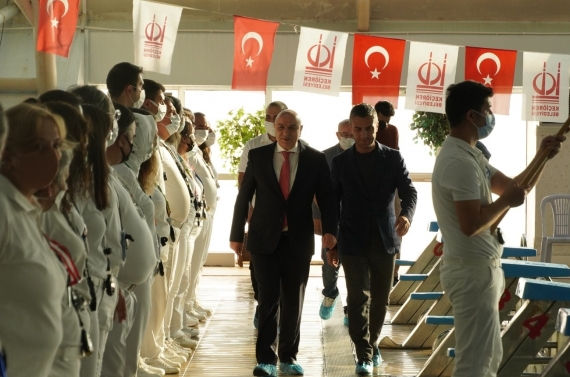 Keçiören’de Atatürk anısına yüzme şampiyonası