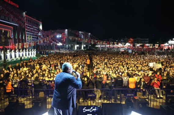 Keçiören’de Cumhuriyet Bayramı coşkusu Semicenk konseriyle yaşandı