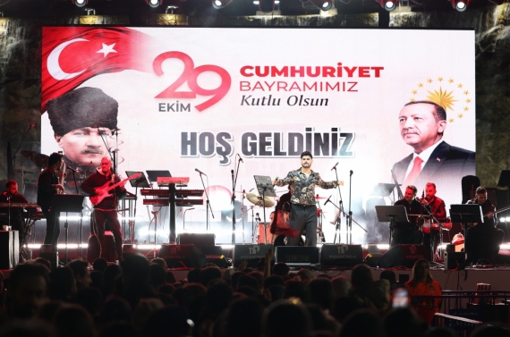Keçiören’de Cumhuriyet Bayramı coşkusu Semicenk konseriyle yaşandı