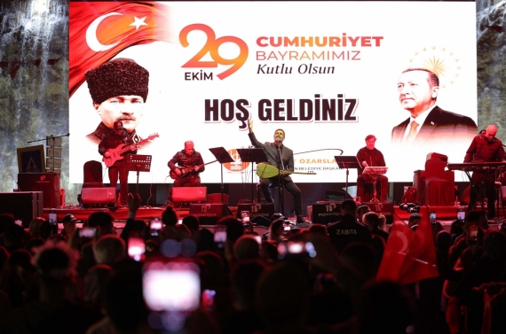 Keçiören’de Cumhuriyet Bayramı Uğur Işılak konseriyle kutlandı