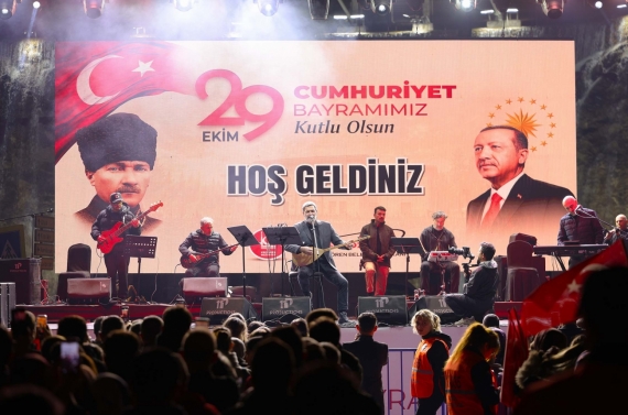 Keçiören’de Cumhuriyet Bayramı Uğur Işılak konseriyle kutlandı