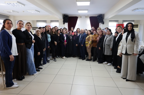 Keçiören’de “Değerlerimizin İzinde Kadın ve Aile” söyleşisi düzenlendi